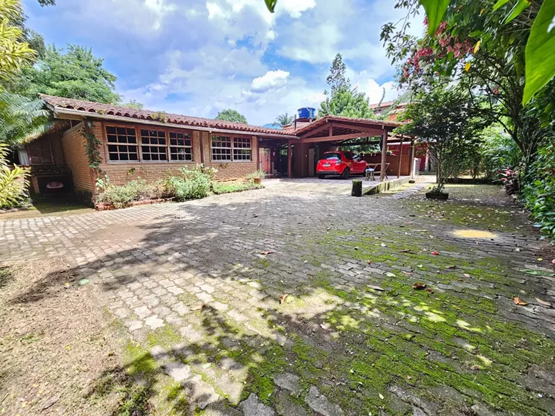 Casa 88 – Casa com 2 quartos em condomínio no Centro de Paraty
