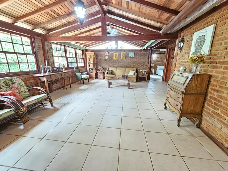 Casa 88 – Casa com 2 quartos em condomínio no Centro de Paraty