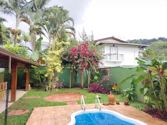Ótima casa a venda com piscina em Paraty RJ