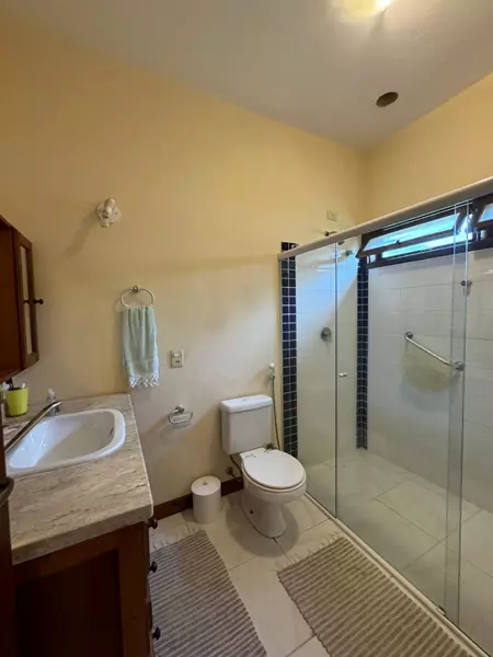 Ótima casa a venda com piscina em Paraty RJ