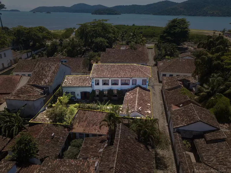 Casa 18 – Belíssimo Sobrado a venda no Centro Histórico de Paraty
