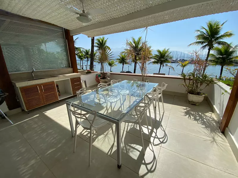Casa 26 – Casa a venda em condomínio perto das Marinas em Paraty