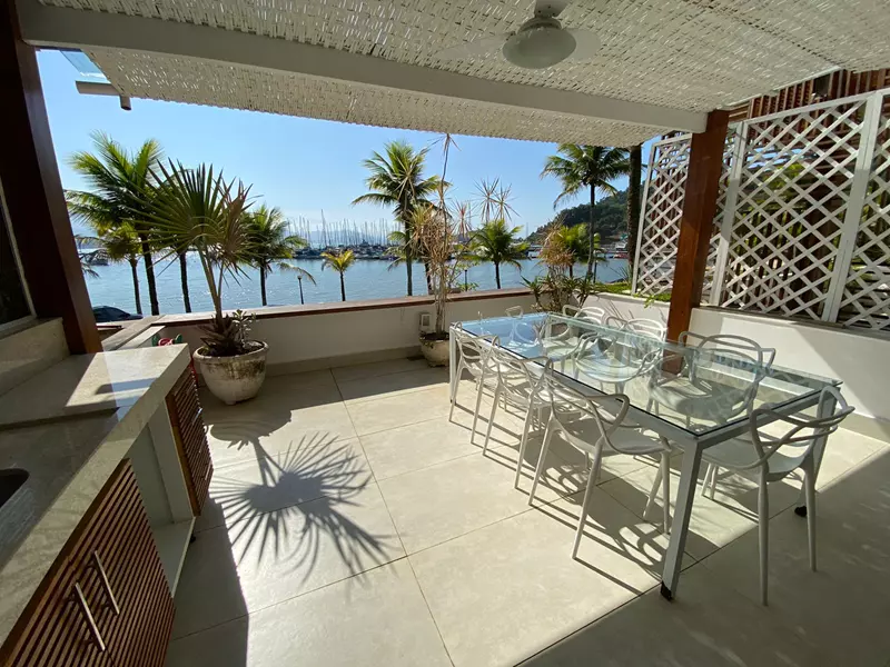 Casa 26 – Casa a venda em condomínio perto das Marinas em Paraty