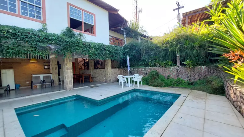Casa 28 – Linda casa a venda no morro da Praia Grande em Paraty