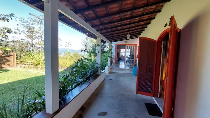 Casa 28 – Linda casa a venda no morro da Praia Grande em Paraty