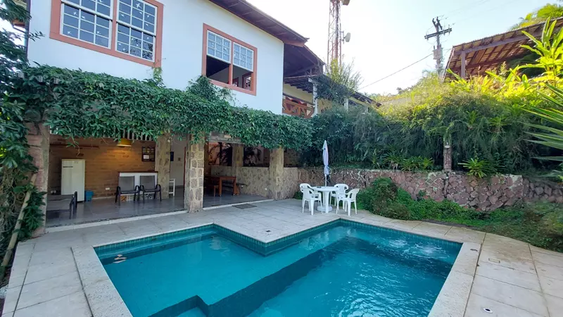 Casa 28 – Linda casa a venda no morro da Praia Grande em Paraty
