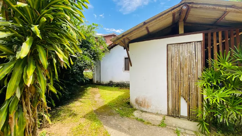 Terreno 10 – Lote a venda com acesso para duas ruas bairro Caborê