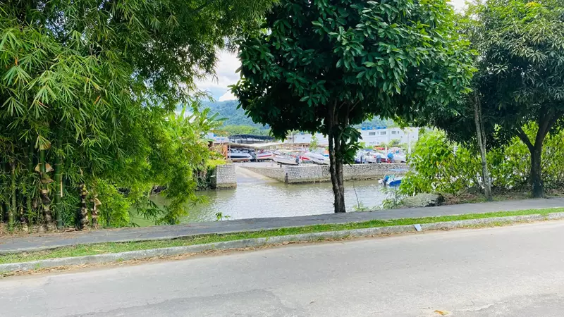 Terreno 10 – Lote a venda com acesso para duas ruas bairro Caborê
