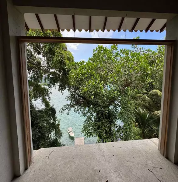 Sítio 02 – Maravilhoso sítio frente ao mar a venda no Paraty Mirim