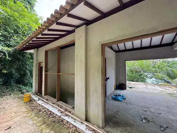 Sítio 02 – Maravilhoso sítio frente ao mar a venda no Paraty Mirim