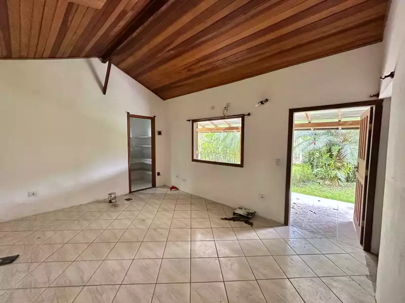 Casa 76 – Excelente casa a venda em condomínio em Paraty