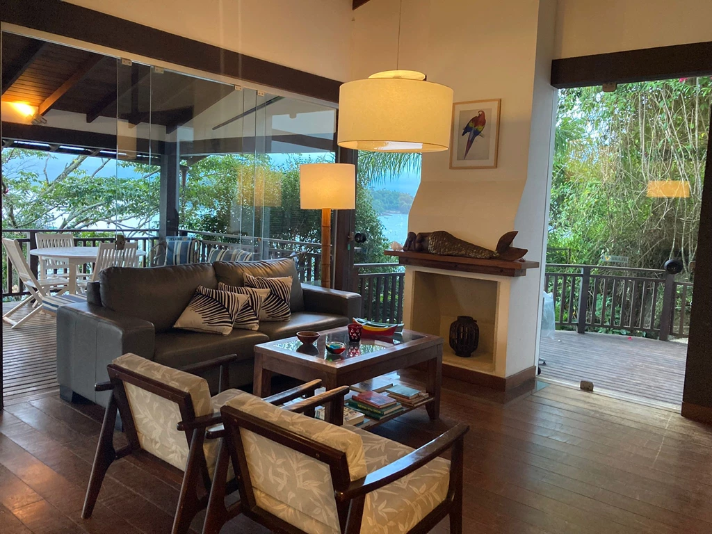 Casa 82 – Deslumbrante casa de frente para o mar a venda em Paraty