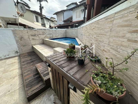 Casa com dois quartos e piscina em condomínio com ótima localização próxima ao centro de Paraty no Rio de Janeiro.
