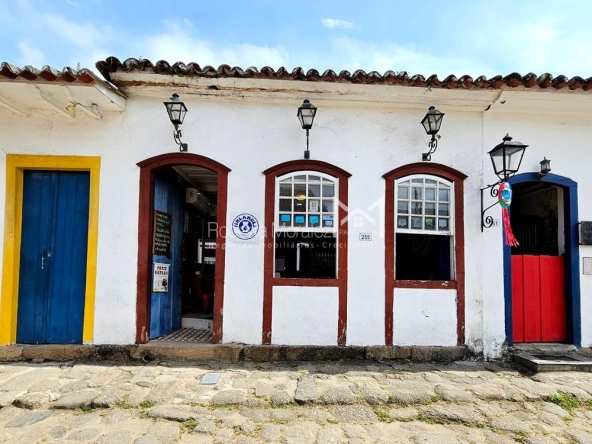 Belíssima casa residencial e com ponto comercial independente com enorme potencial turístico a venda no Centro Histórico de Paraty,