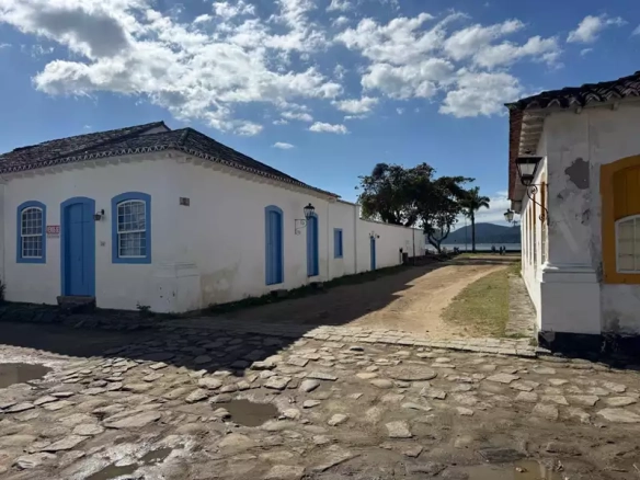 Casarão Histórico a venda em Paraty. Casa histórica a venda com excelente localização no Centro Histórico de Paraty