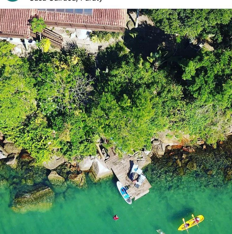 Deslumbrante casa alto padrão com vista e de frente para o mar com águas límpidas a venda na baía de Paraty.