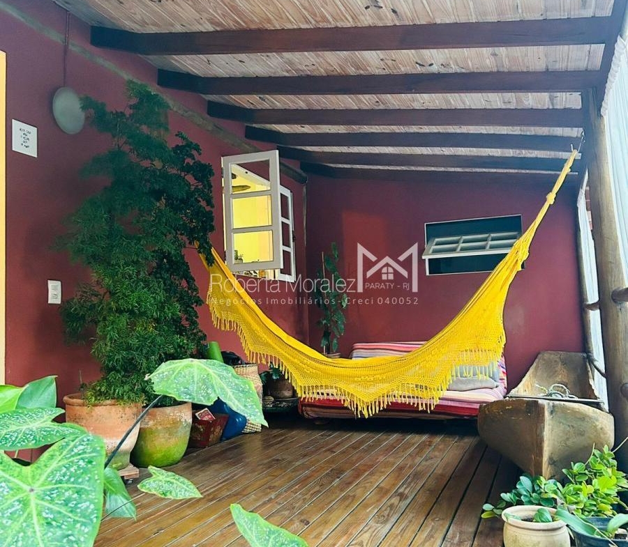 Belíssima casa com 2 quartos localizada em condomínio fechado no valorizado bairro Cabore a venda em Paraty.