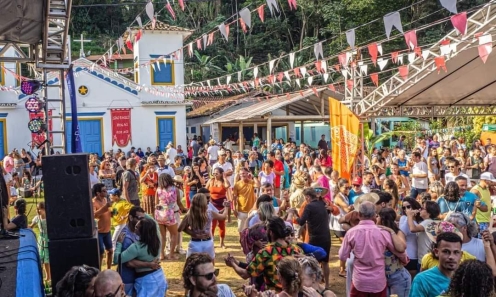 Festa de São Pedro e São Paulo de 19 a 28 de junho 2026 acontece na ilha do Araújo em Paraty com procissão de barcos na baía de Paraty.
